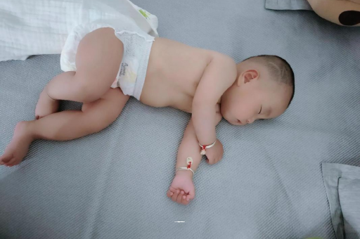 张家界没满月的宝宝